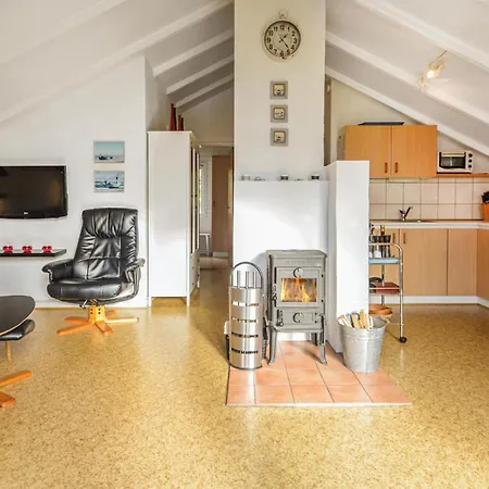 2 Bedroom Stunning Home In Thisted Holiday home